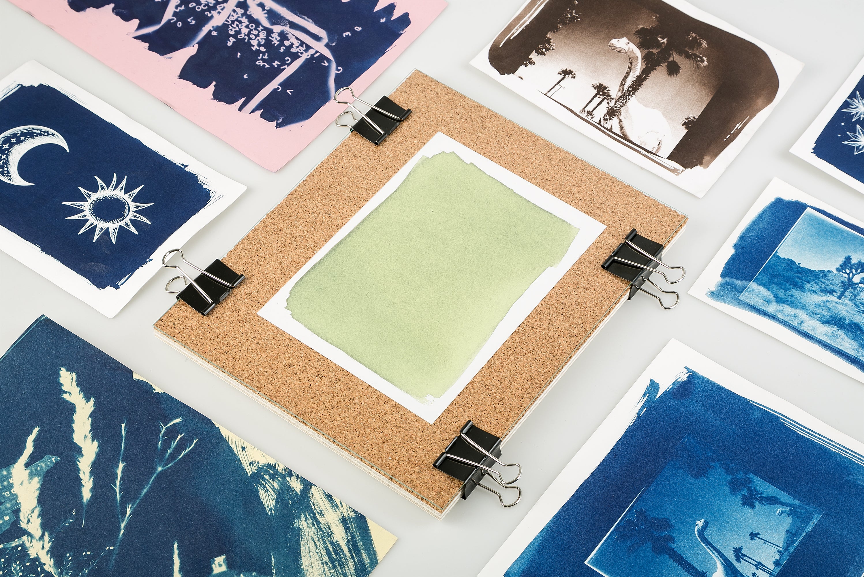 Cadre à clip pour cyanotype, solarfast, argyrotype (24x30cm)